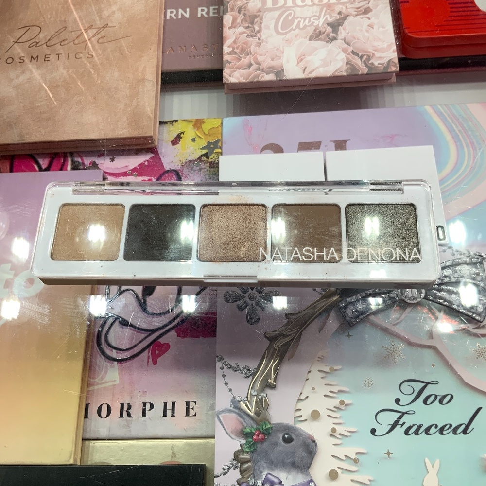 Natasha denona  neutrals eyeshadow palette
